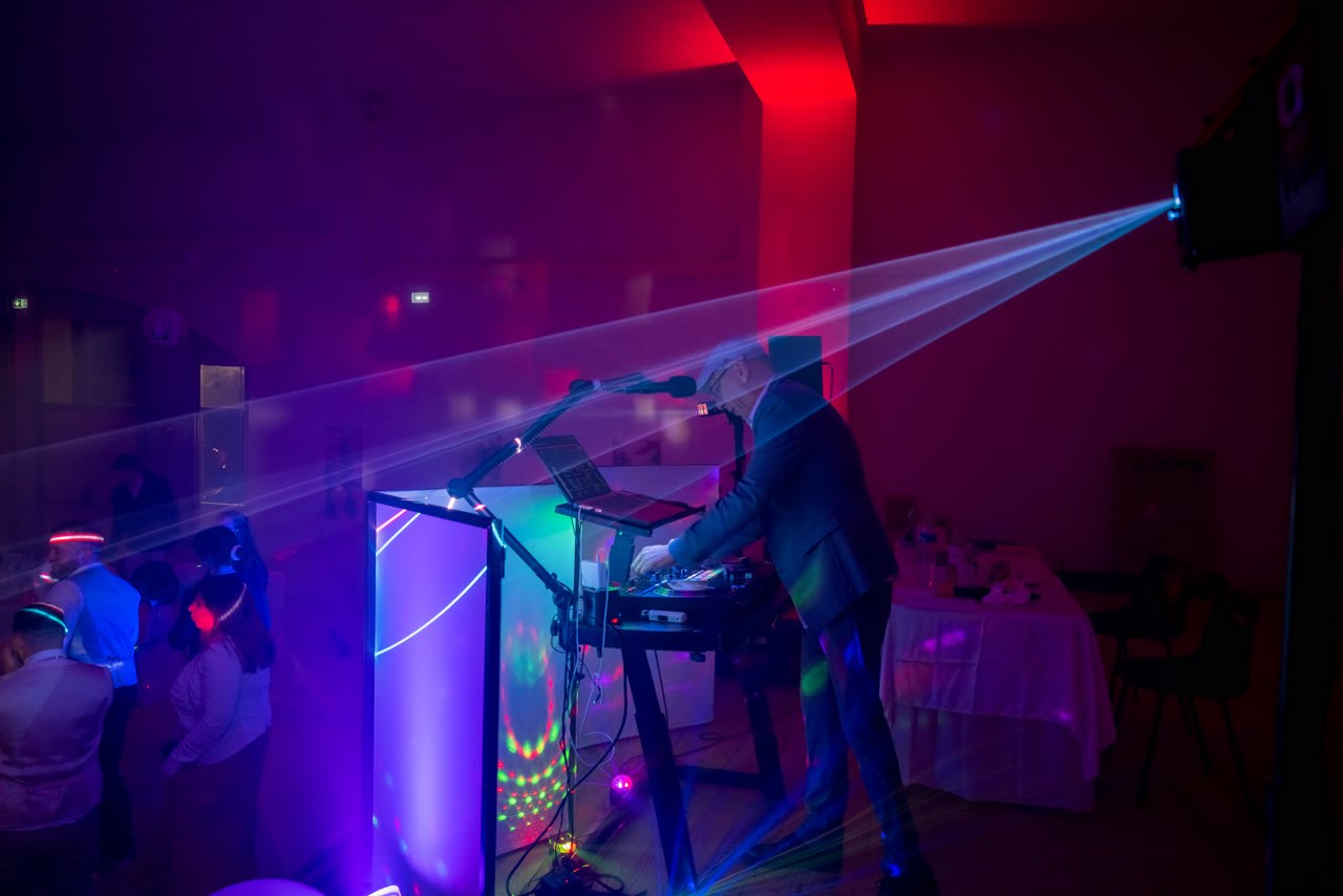 DJ Magic OZ en action – vue large dancefloor, Charente-Maritime