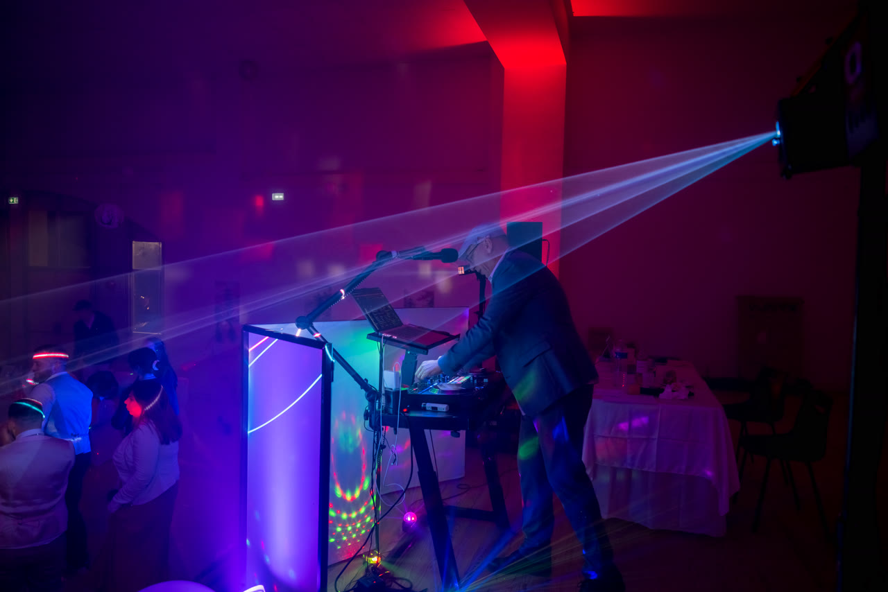 DJ Magic OZ en action – vue large dancefloor, Charente-Maritime